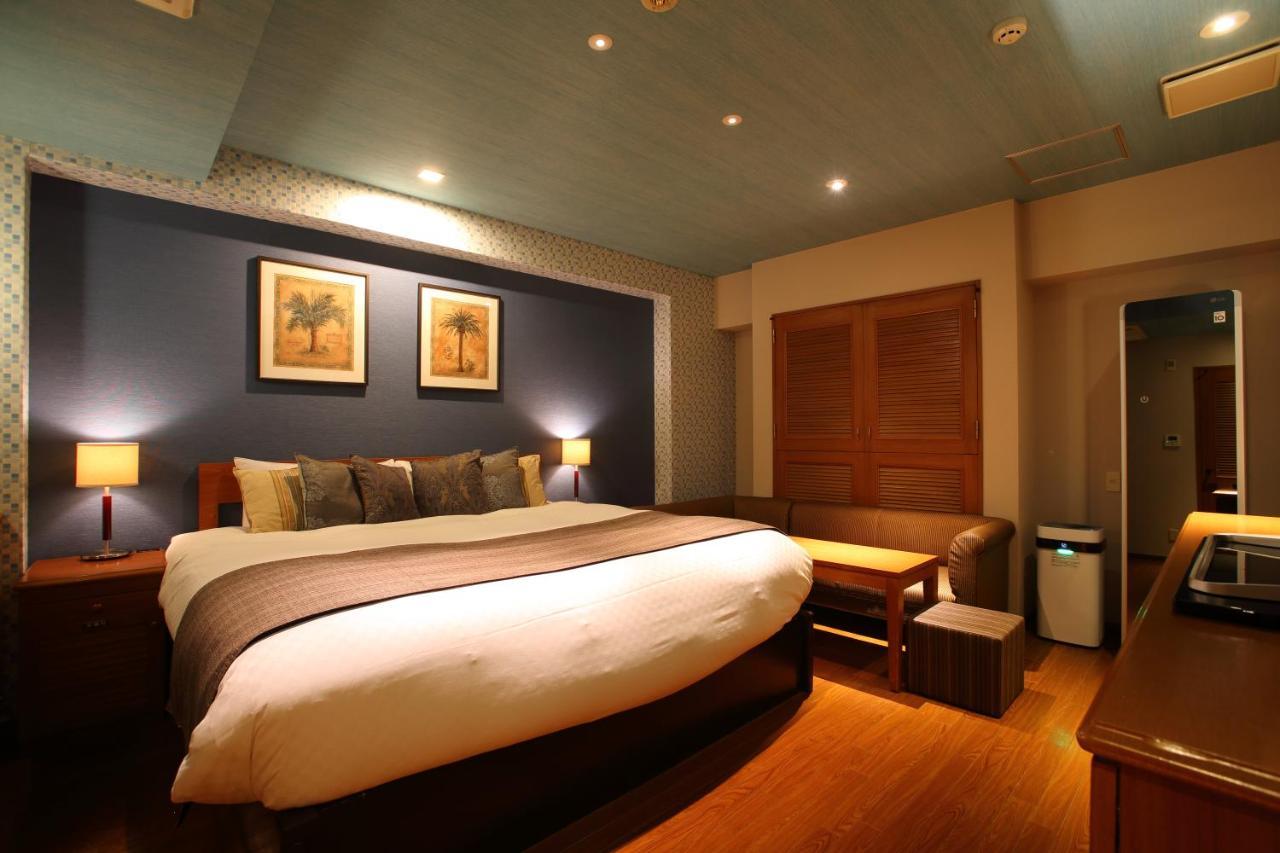 Fukuoka Chapel Coconuts Hotel Ipolani Extérieur photo